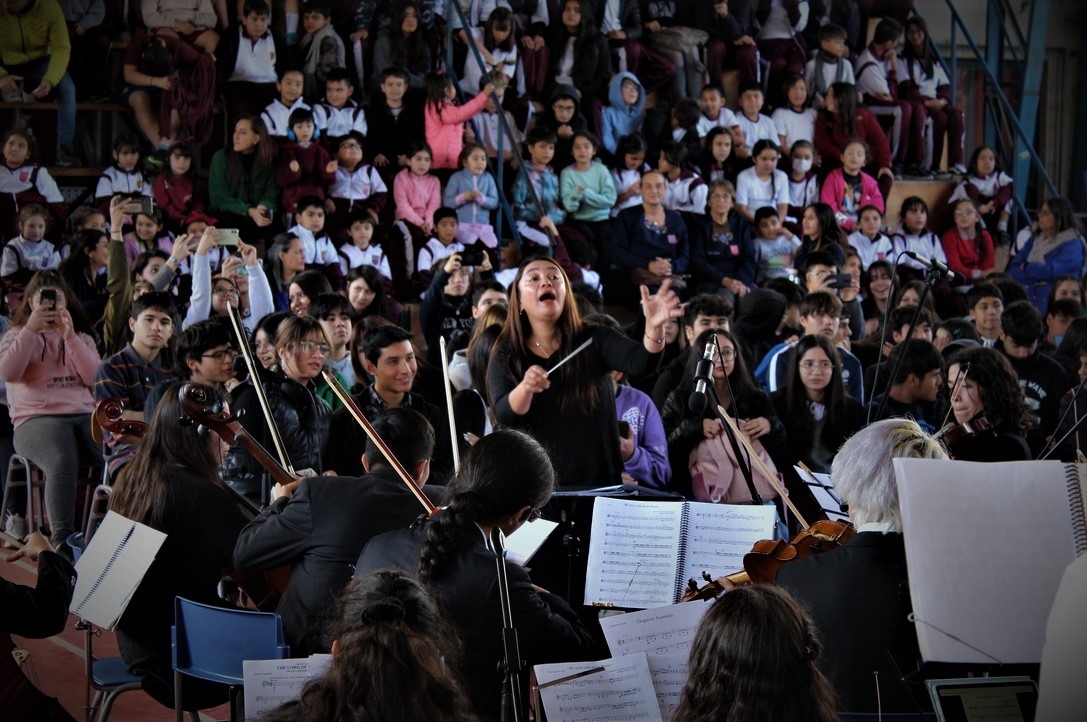 Orquesta Estudiantil UTFSM ofrece concierto educativo en colegio